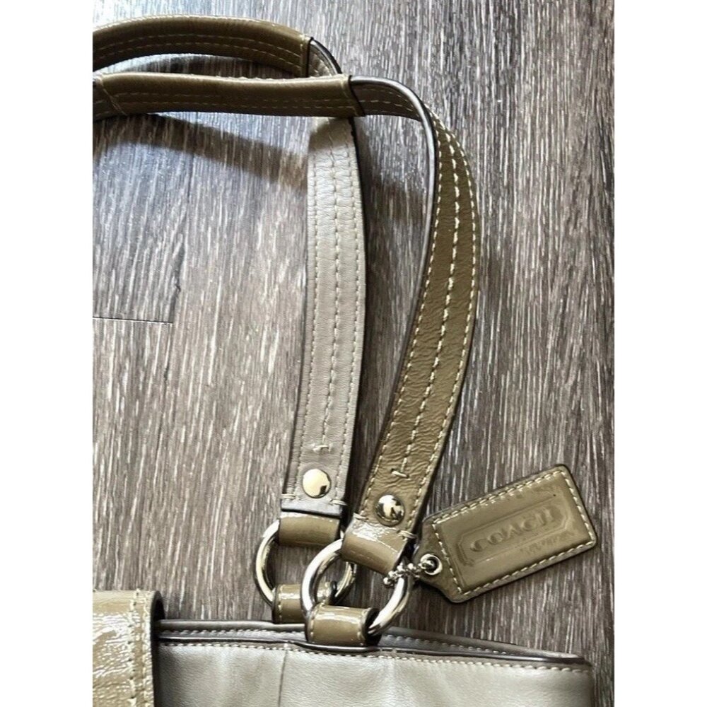 Coach F19248 MEDIUM Vintage Olive Cream Green Soho Leather Shoulder Bag Y2K - Picture 6 of 15